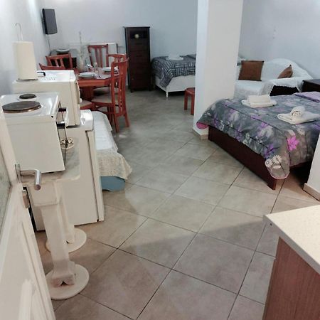 Maria'S Cozy Basement Studio ! Wolos Zewnętrze zdjęcie