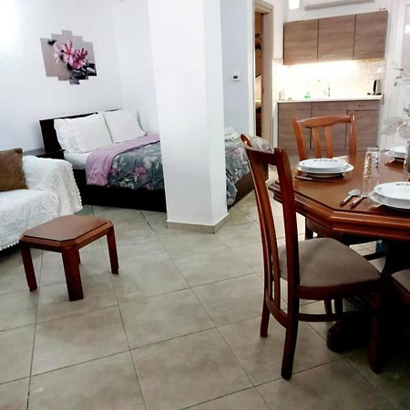 Maria'S Cozy Basement Studio ! Wolos Zewnętrze zdjęcie
