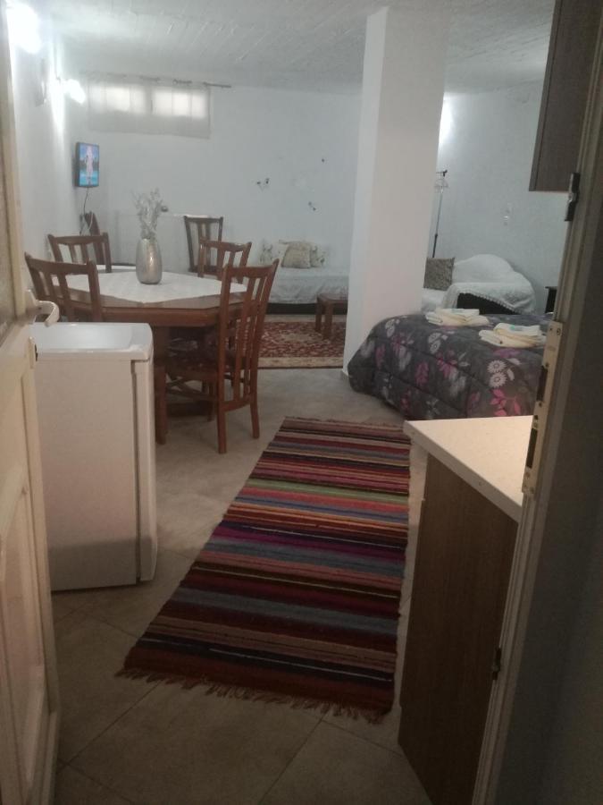 Maria'S Cozy Basement Studio ! Wolos Zewnętrze zdjęcie
