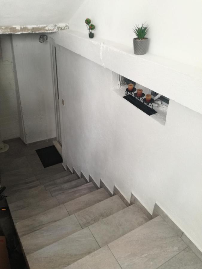 Maria'S Cozy Basement Studio ! Wolos Zewnętrze zdjęcie