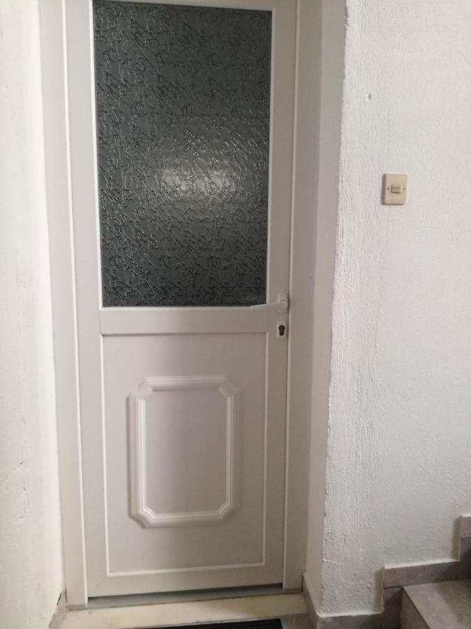 Maria'S Cozy Basement Studio ! Wolos Zewnętrze zdjęcie