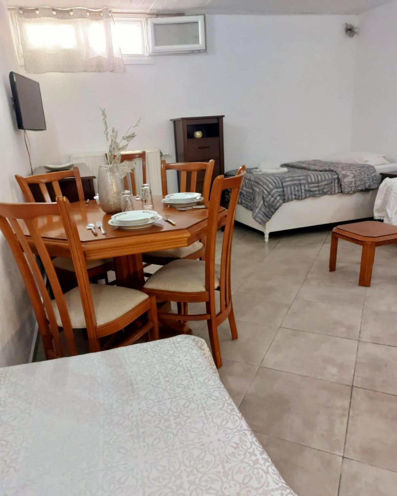 Maria'S Cozy Basement Studio ! Wolos Zewnętrze zdjęcie