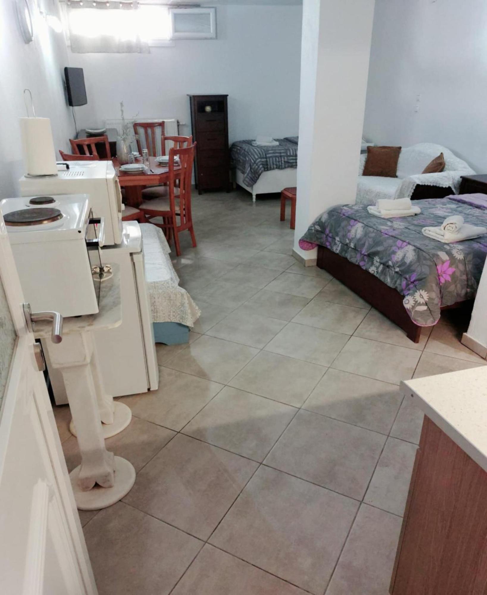 Maria'S Cozy Basement Studio ! Wolos Zewnętrze zdjęcie